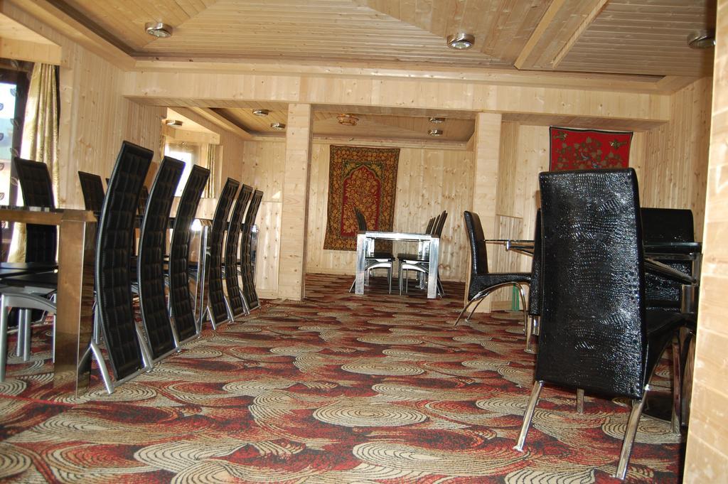 Hotel Zahgeer Continental Gulmarg Zimmer foto