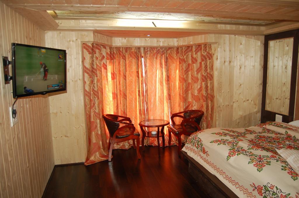 Hotel Zahgeer Continental Gulmarg Zimmer foto