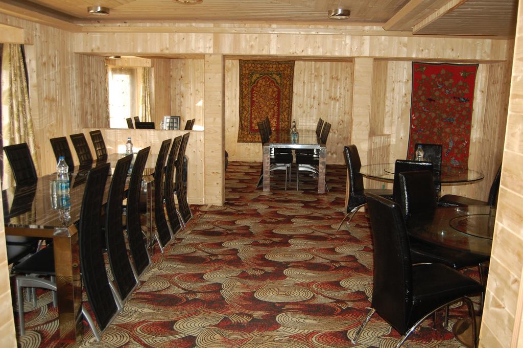 Hotel Zahgeer Continental Gulmarg Zimmer foto