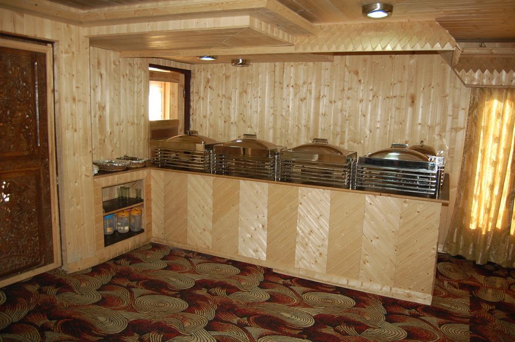 Hotel Zahgeer Continental Gulmarg Zimmer foto