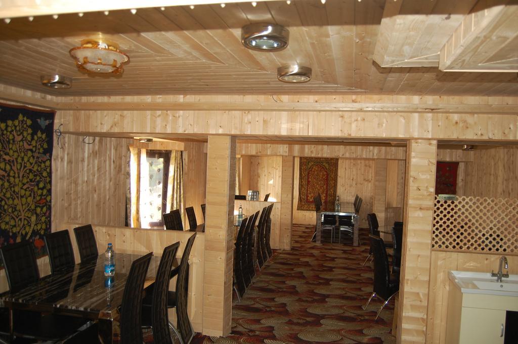 Hotel Zahgeer Continental Gulmarg Zimmer foto