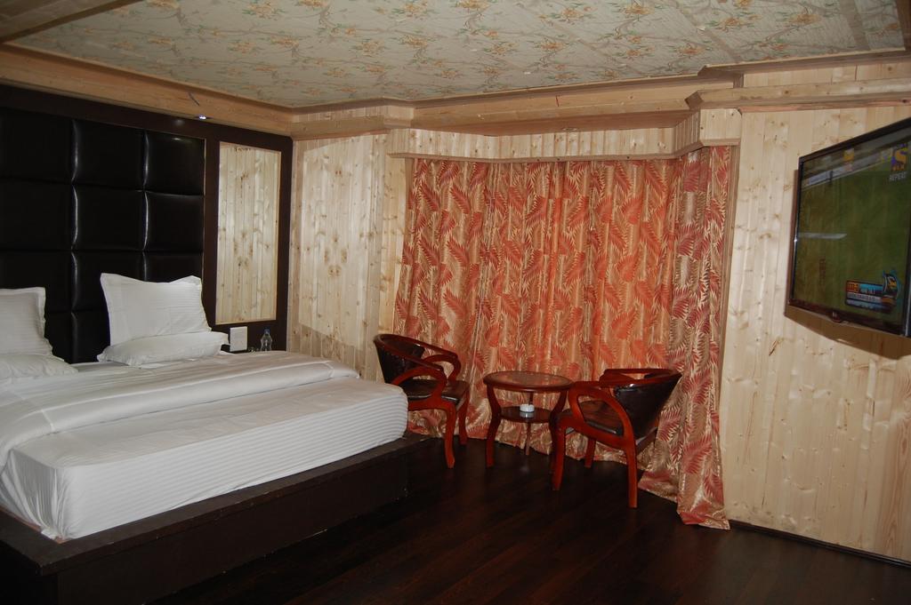 Hotel Zahgeer Continental Gulmarg Zimmer foto