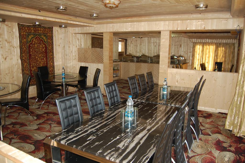 Hotel Zahgeer Continental Gulmarg Zimmer foto
